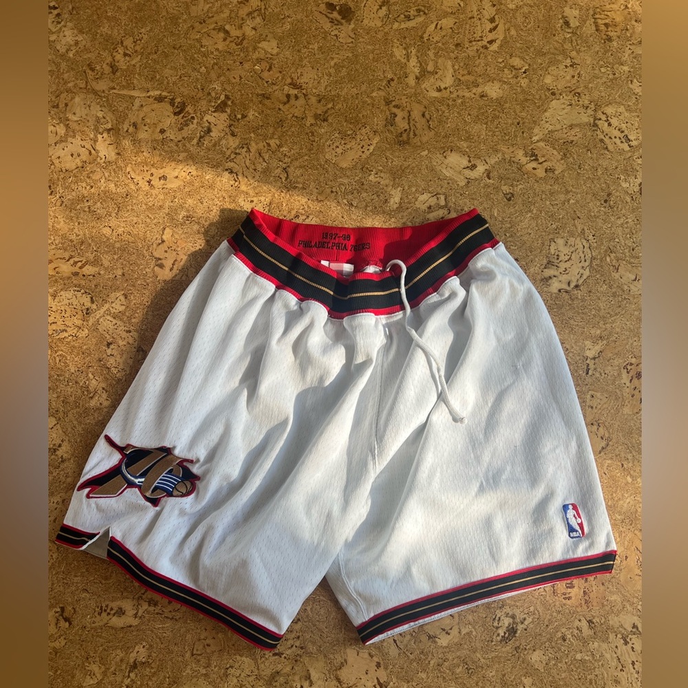 Hardwood ClassicsNBA Philadelphia 76ers Basketball Team White Game Shorts 97-98